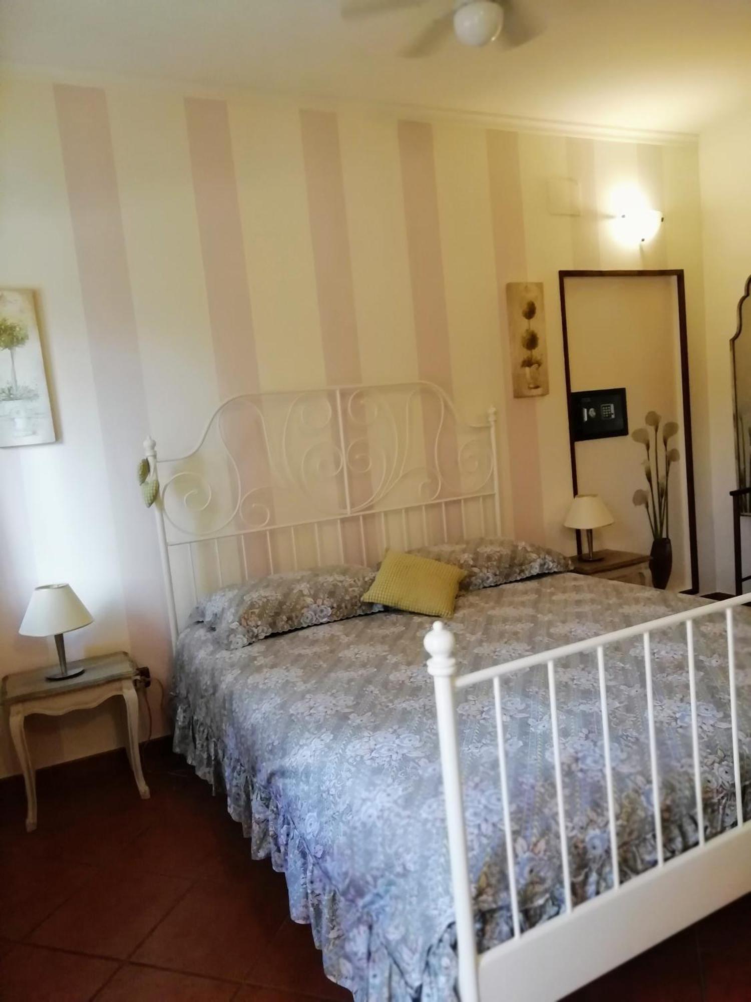Bed&Breakfast La Siepe Пинероло Номер фото