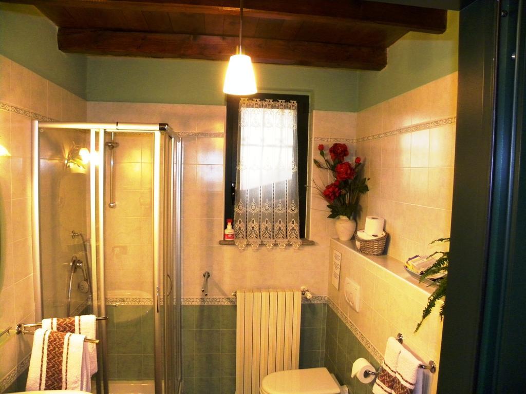 Bed&Breakfast La Siepe Пинероло Номер фото