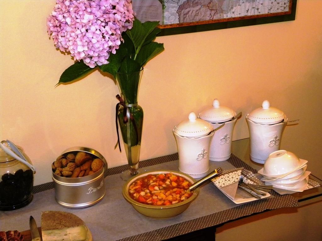 Bed&Breakfast La Siepe Пинероло Экстерьер фото